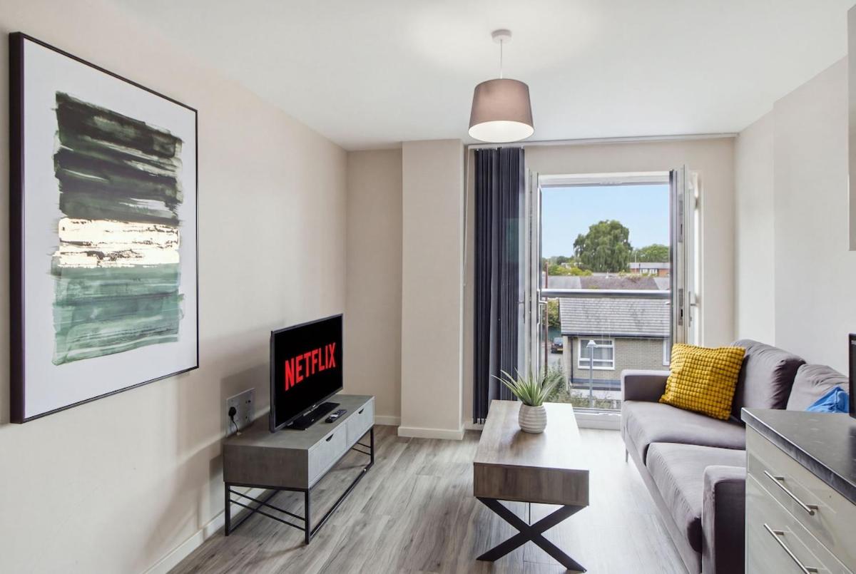 Spacious 2 Bed 2 Bath Apartments with Parking in Manchester City Centre - B&B Manchester