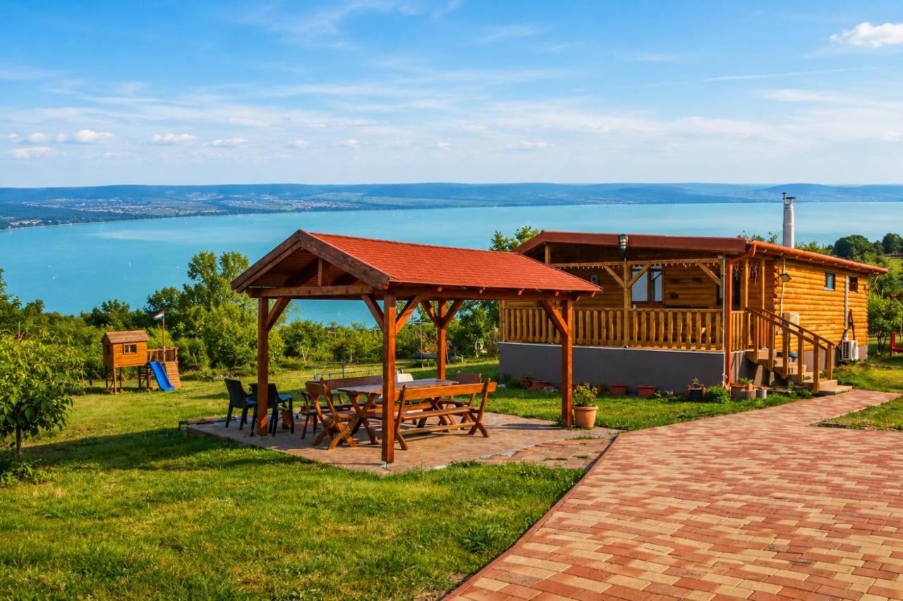 Ádám nyaralóház - B&B Balatonalmádi