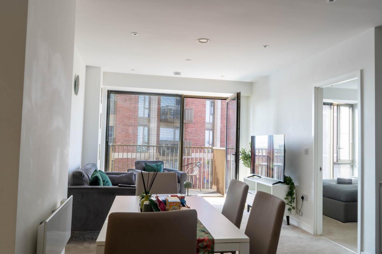 Modern flat minutes from city centre - B&B Manchester