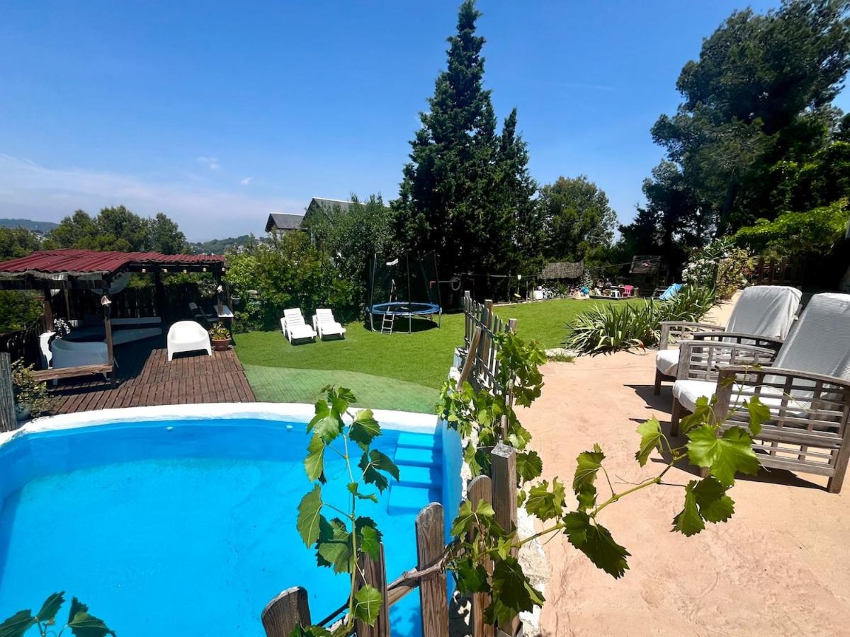 Villa with pools 20 minutes from Barcelona - B&B Cervelló