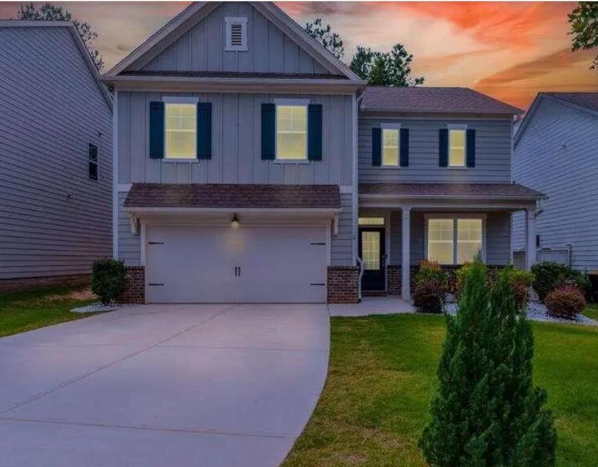 Spacious 4 Bedroom Stay Near ATL Airport - B&B Fairburn