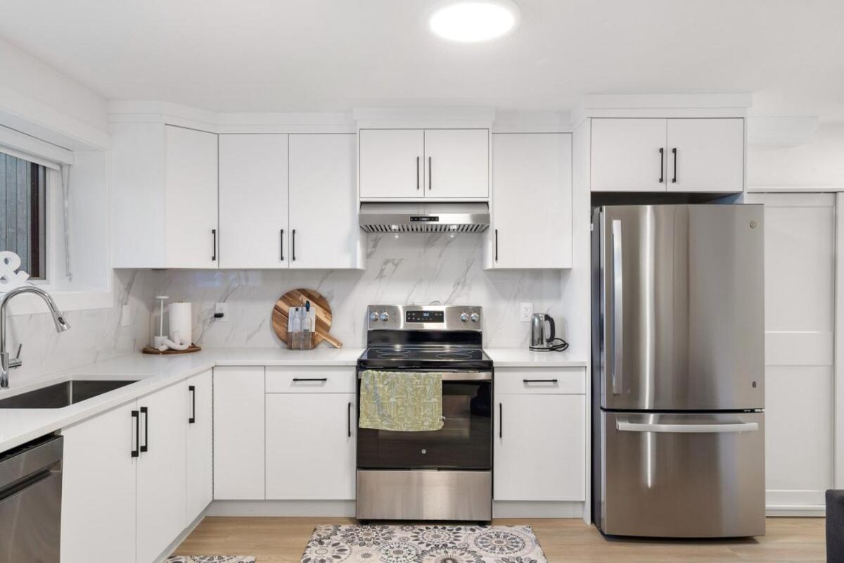 Charming Burnaby Hideaway Near Metrotown - B&B Burnaby
