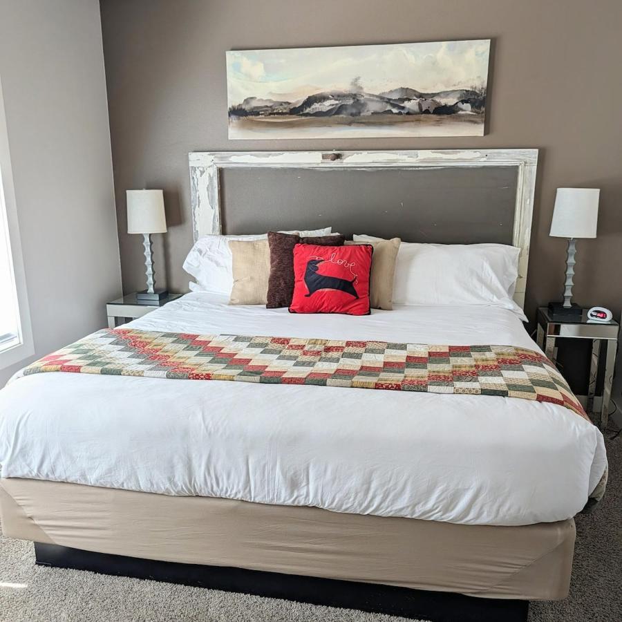 Lakeside Park Retreat Patio, Grill, Kitchen, AC - B&B Chelan