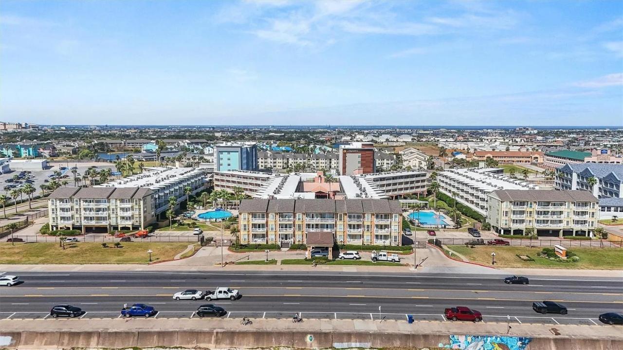 Top Floor Ocean Front Condo - 2 pools hot tub Cruise Parking - Shoreline Stays 2303 - Chambres d'hôtes Galveston