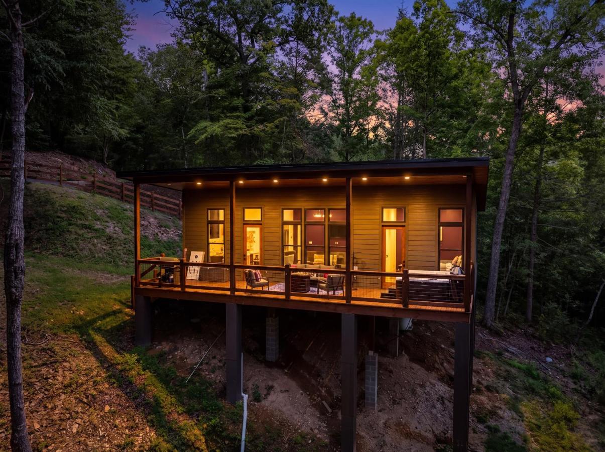 Crimson Hollow - Luxury Adults-Only Mountain Retreat - Bed and Breakfast Sevierville