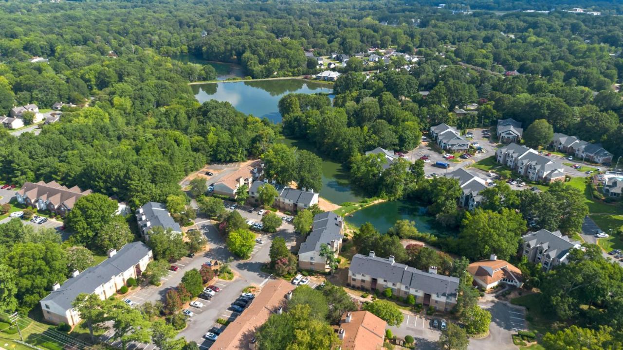 Stylish Charlotte Condo with 2 King Beds and Private Patio - B&B Charlotte