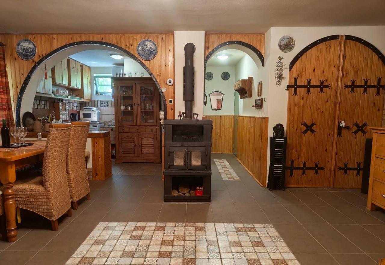 Szendergő - Apartman Hajós pincefalu - B&B Hajós
