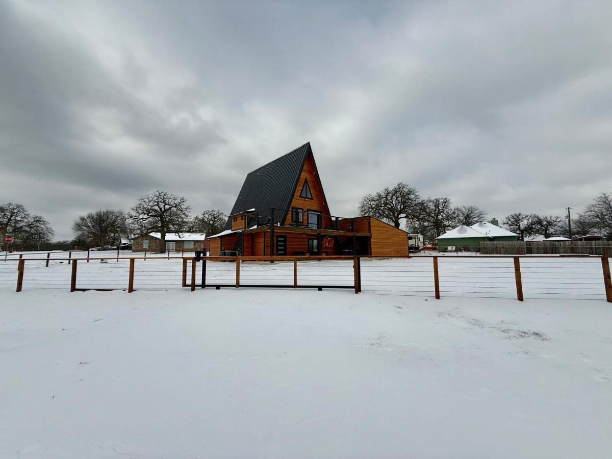 Modern A-Frame House with Water View I Near Frisco Weddings Venues I Lake Lewisville & Universal I Remote-Work Friendly Oasis Near PGA Frisco - Chambres d'hôtes Oak Point