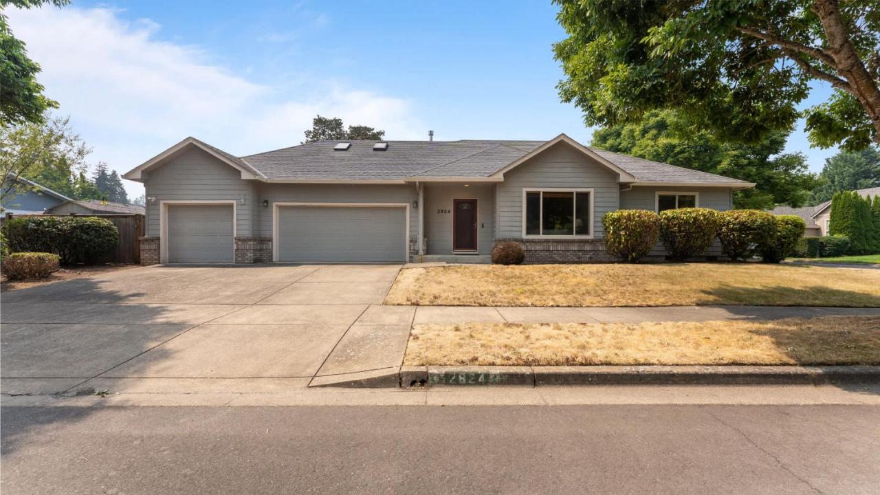 Evergreen Haven - Spacious Retreat Near the Best of Eugene - B&B Eugene