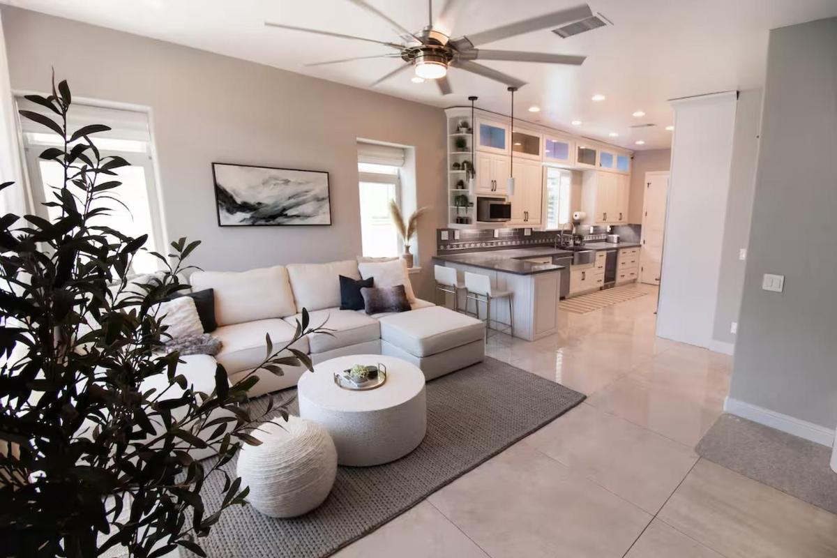 4BR Downtown Home Perfect Location with EV Garage - Chambres d'hôtes Sacramento