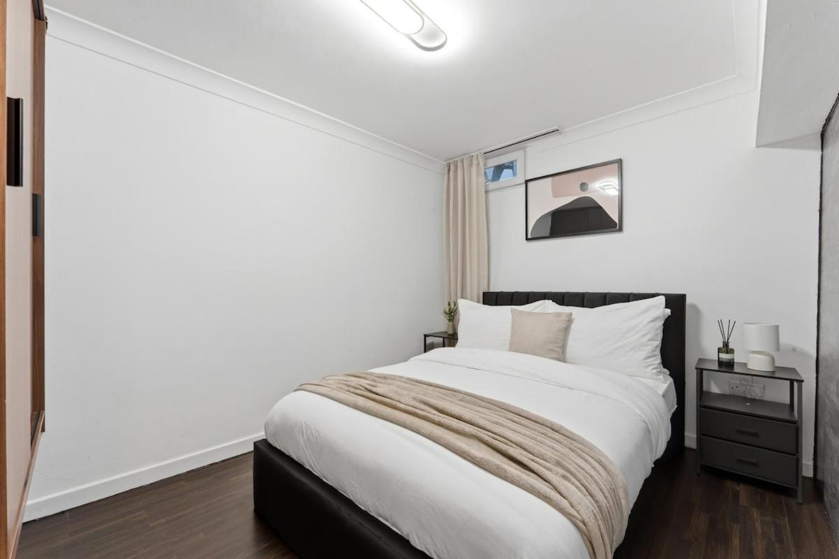London 2 Bed Home Cosy East Sleeps 3 ABBA - B&B London