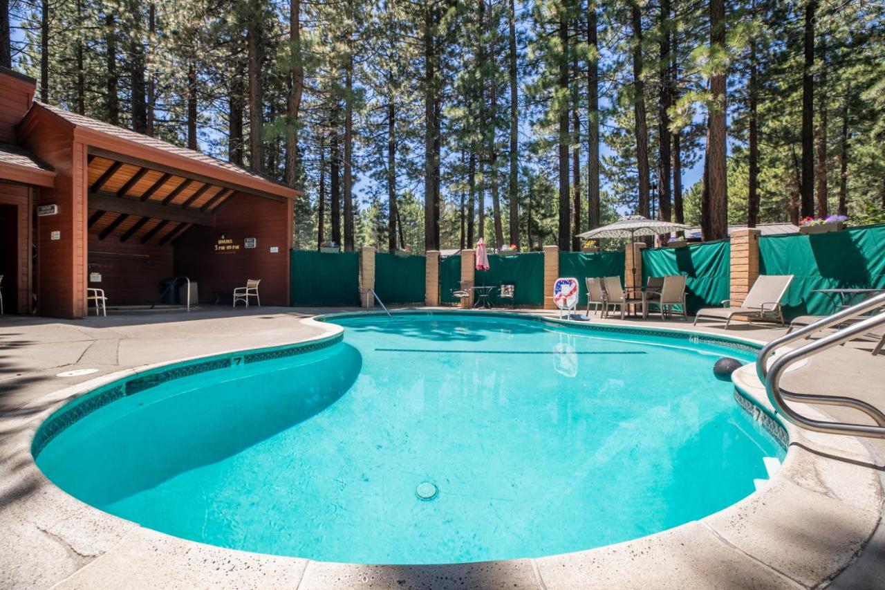 Townhouse Art Gallery in Mammoth's Best Location - B&B Mammoth Lakes