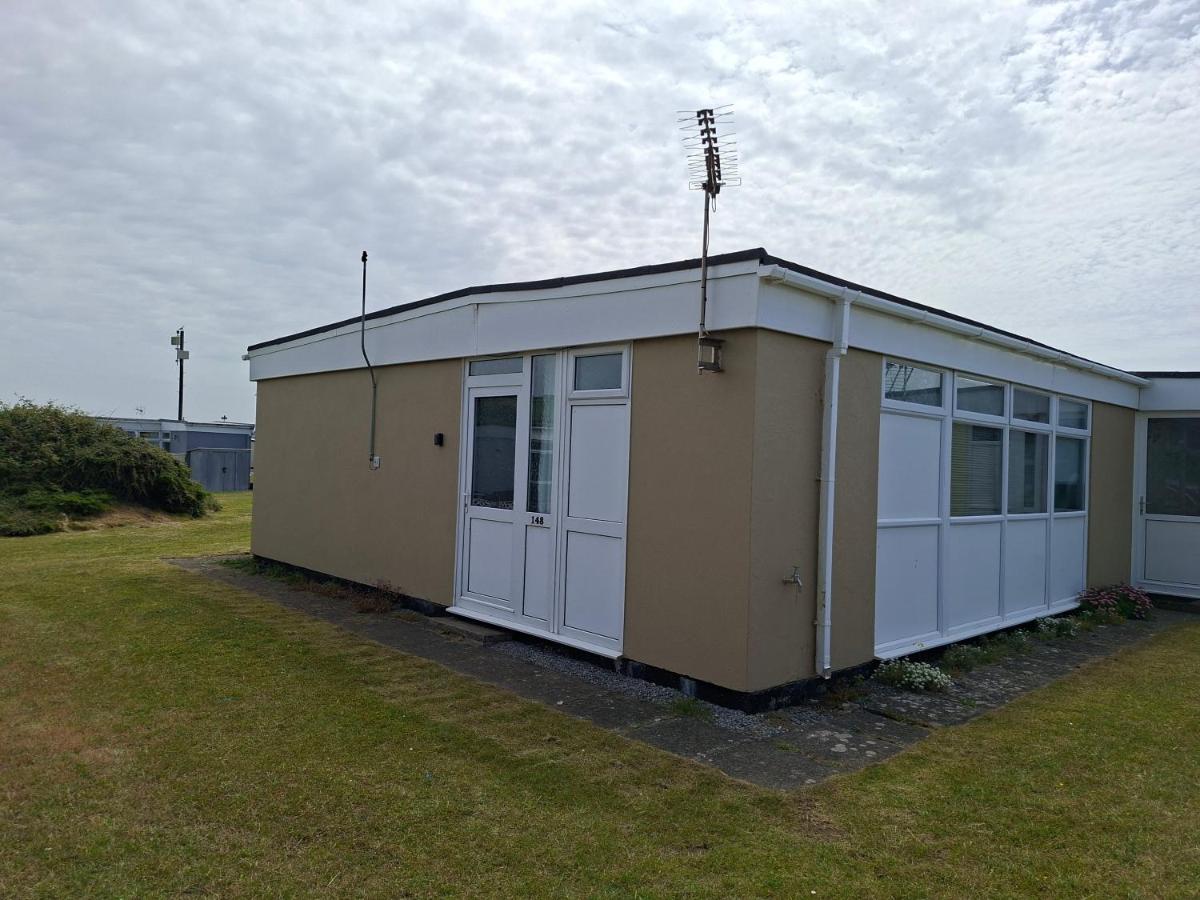 Waves And Woods Holiday Home - B&B Kidwelly