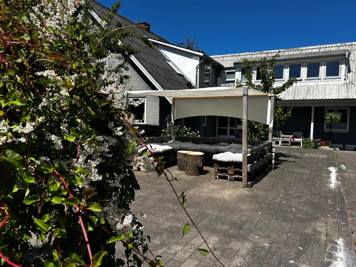 Nyrenoveret lejlighed med skov, park nær stranden - B&B Løkken