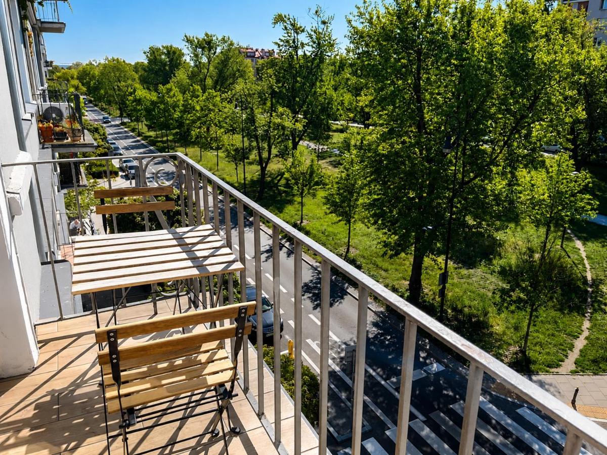 Żoliborz Green Avenue Sunny Apartment with Balcony - B&B Warsaw