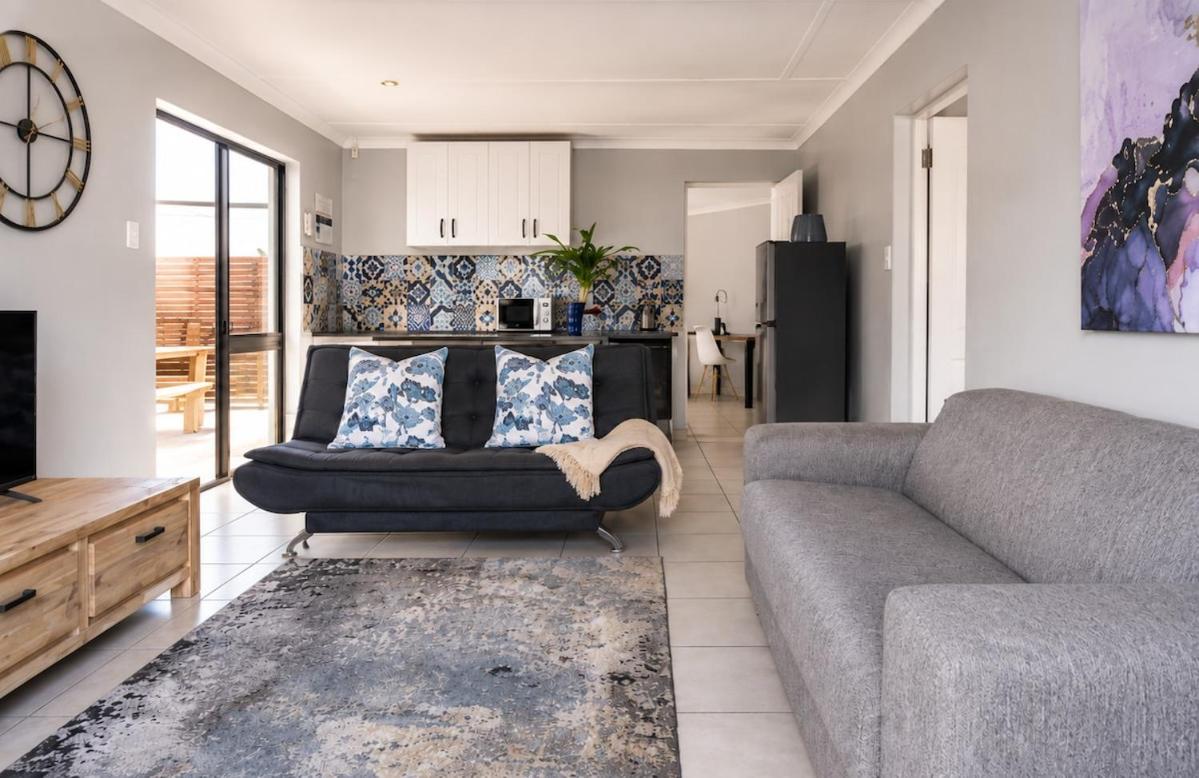 16 on Mountain Spacious 2 Bedroom Retreat Secure Parking - B&B Somerset West