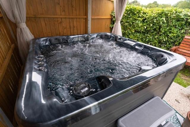 The Annexe: Countryside retreat with hot tub - Chambres d'hôtes Pilning