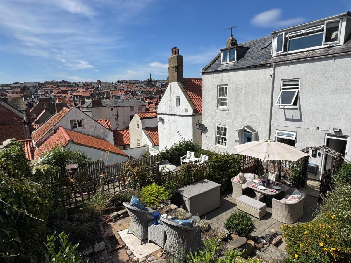 Voyagers View - Central Whitby Luxury with Coastal Views and Garden - B&B Whitby