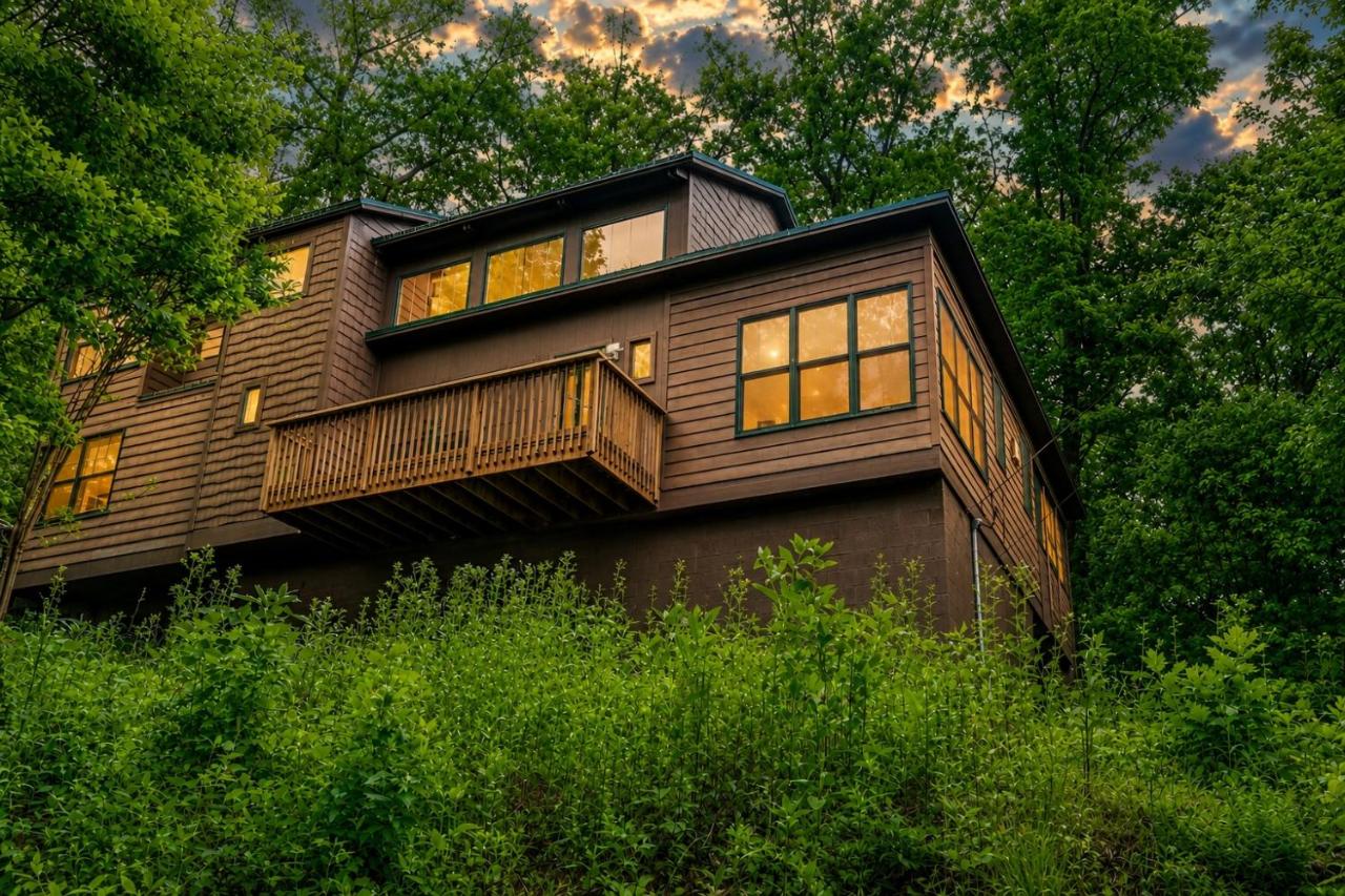 Tree Tops Rise Above It All - B&B Gatlinburg
