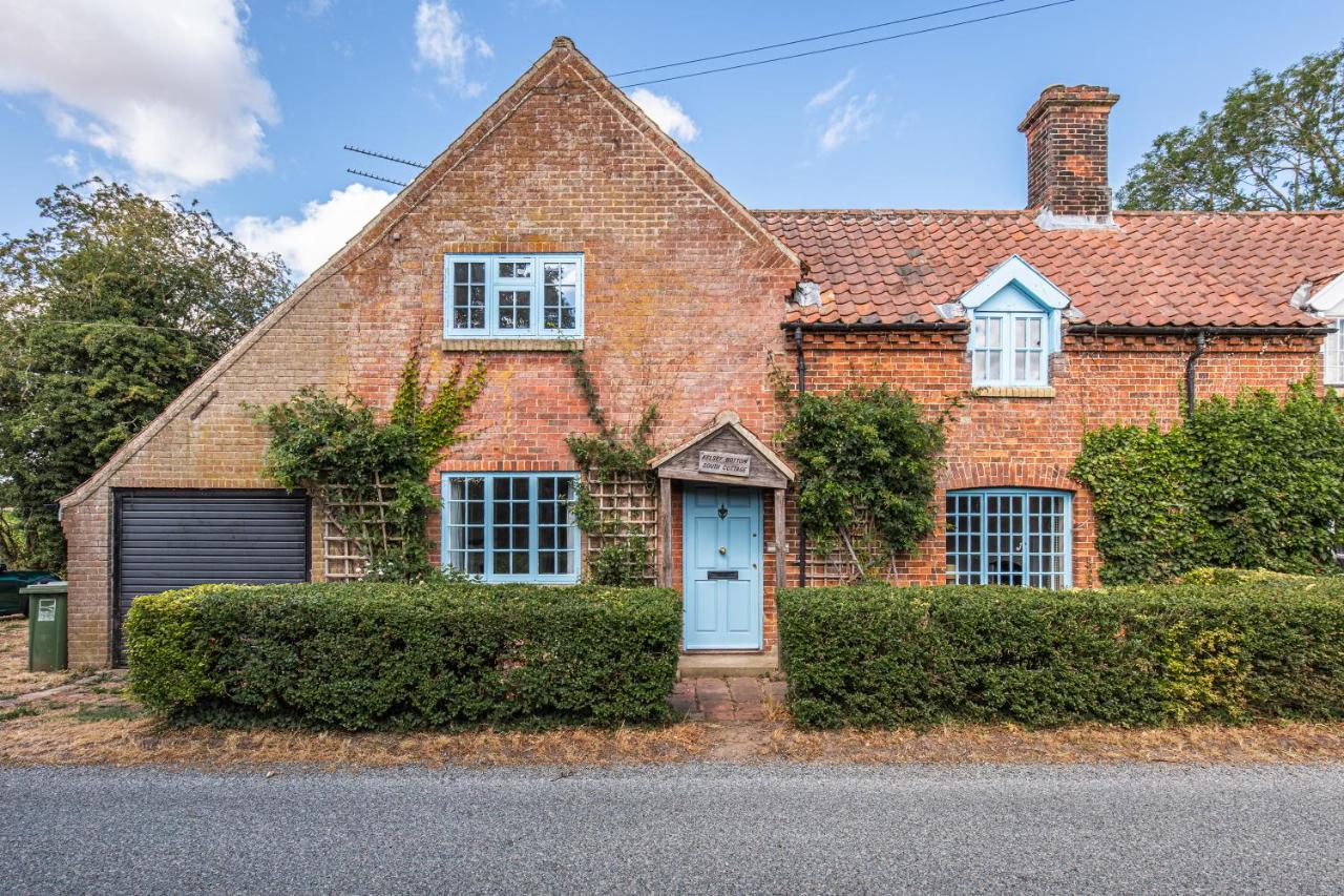 Kelsey Bottom South Cottage, charming characterful cottage, with a quintessential cottage garden tucked away in the heart of the Norfolk countryside - B&B Stibbard