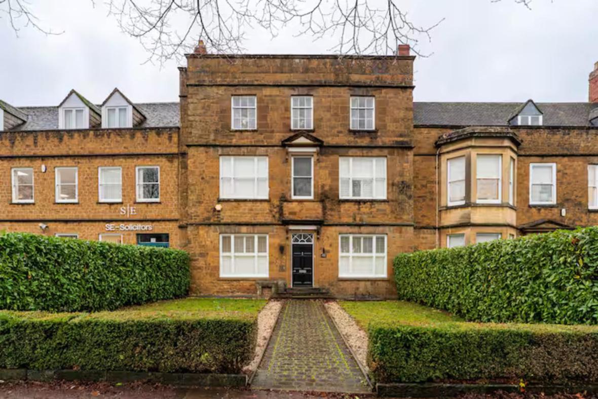 Grade II Listed Top Floor Flat in Central Banbury - Pass the Keys - Bed and Breakfast Banbury