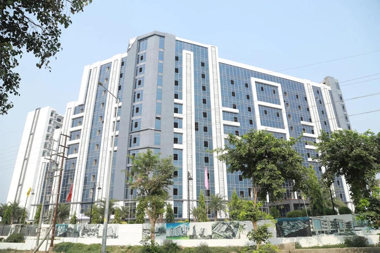 Casa Serene A Peaceful Couple's Stay & Office Nook - B&B Noida