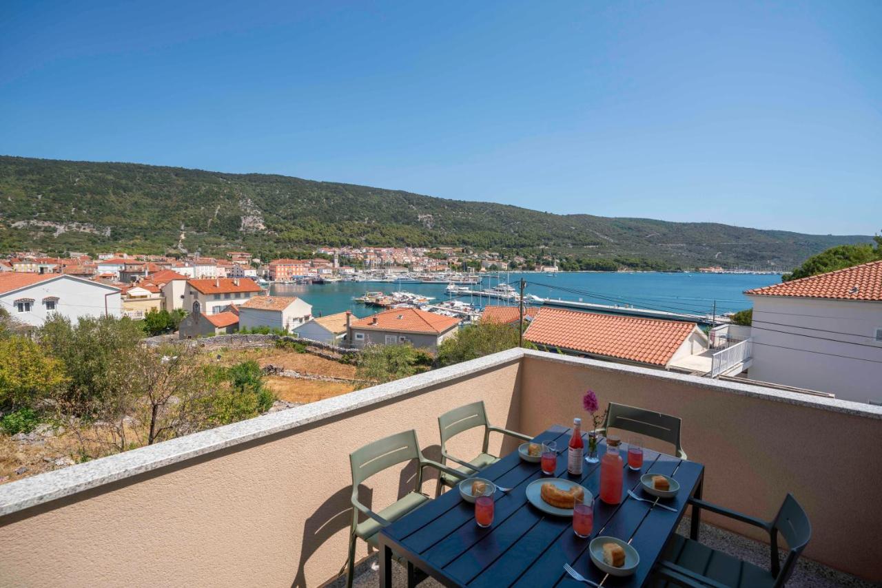 Villa Marina - Sea View Apartments - Bed and Breakfast Cres (stad)