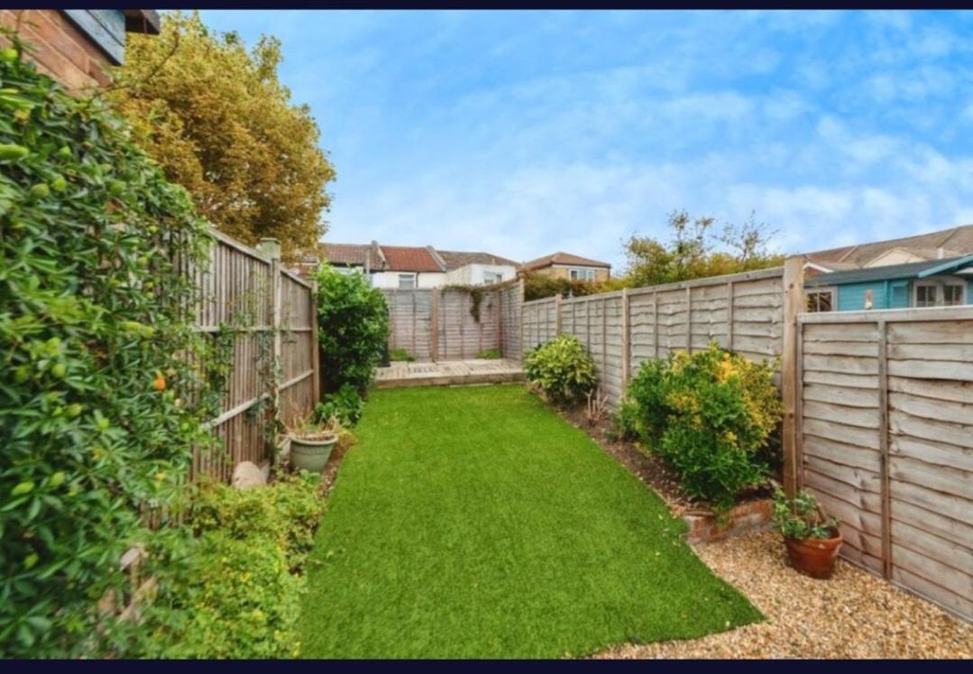 Lovely 2 bed terrace house - B&B Brockhurst