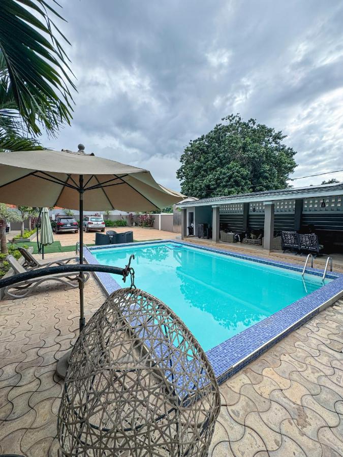 Yoyo Kunda - B&B Banjul