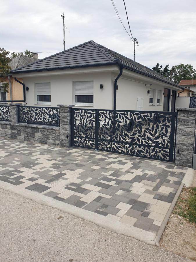 Sárga Muskátli Apartman - B&B Hajdúszoboszló