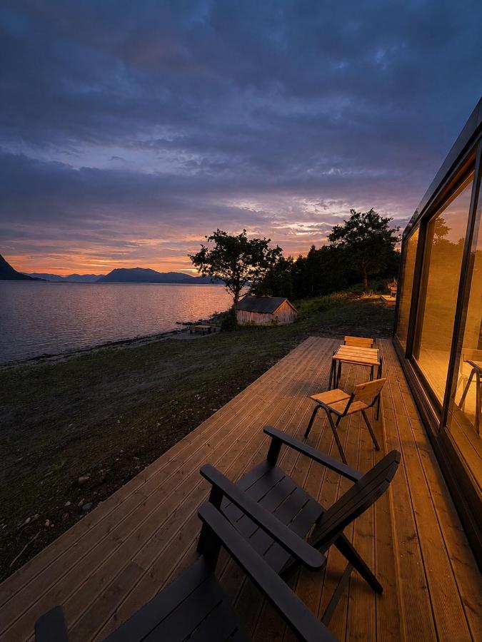 Hundeidvik Fjord Retreat - Fjord Suite with Sauna - B&B Hundeidvik
