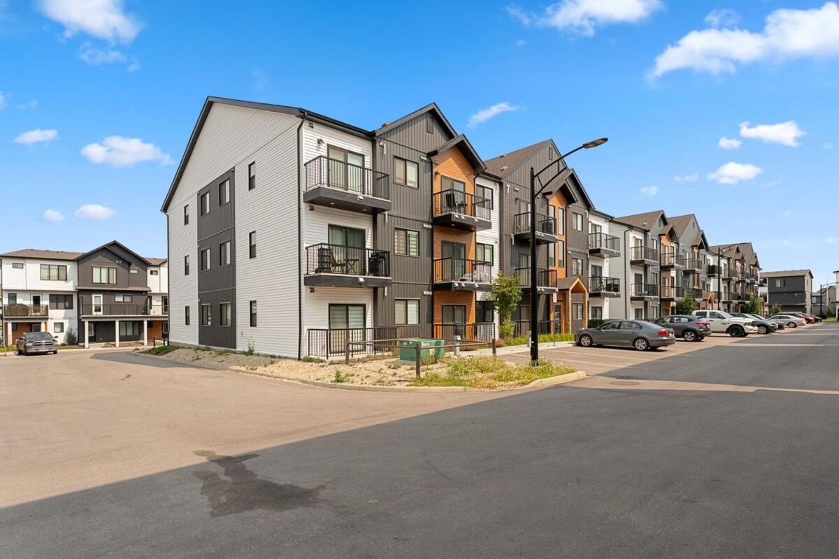 Modern Cozy Haven in Secord - B&B Edmonton