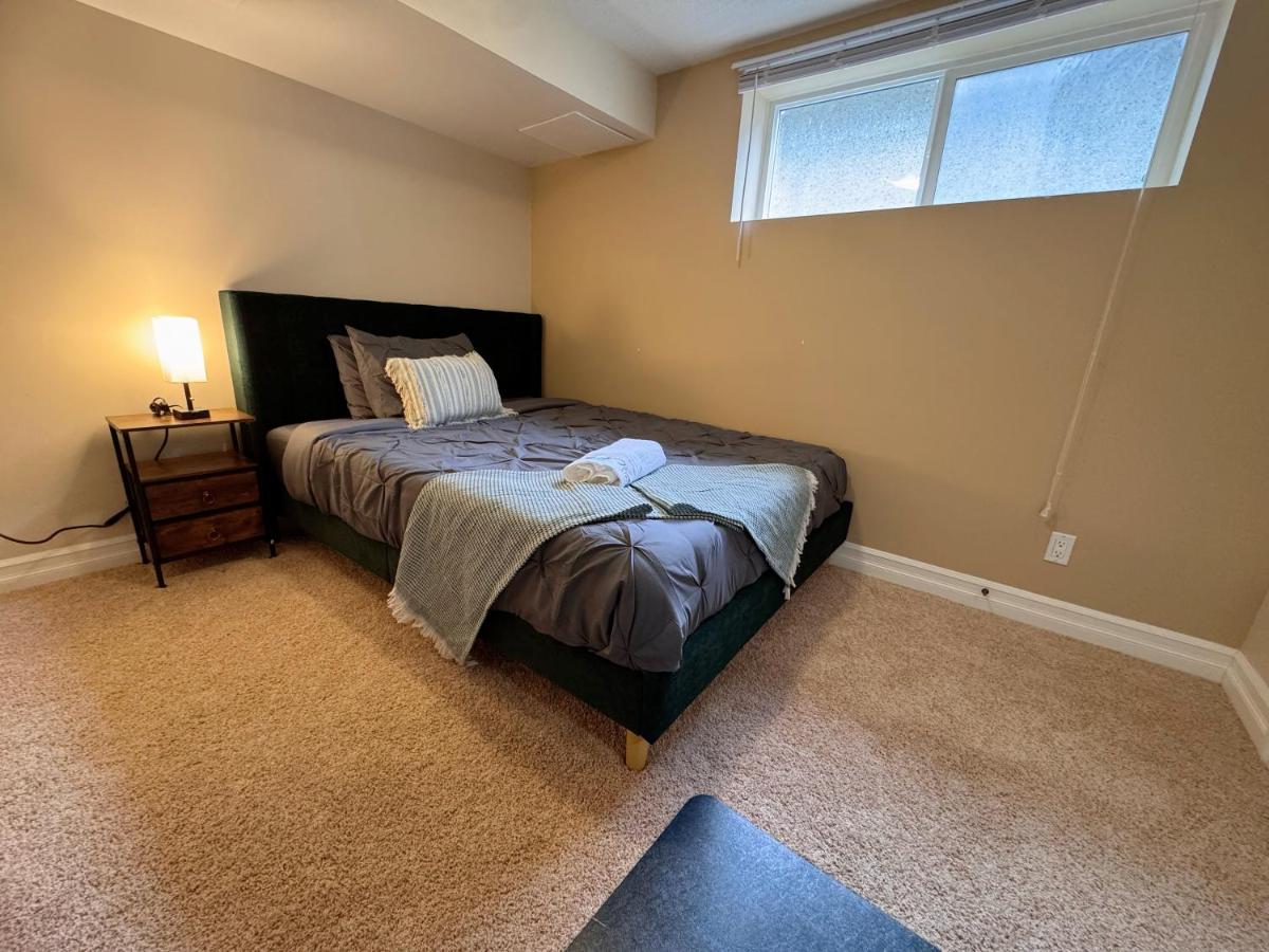 Kamer met Queensize Bed en Gedeelde Badkamer