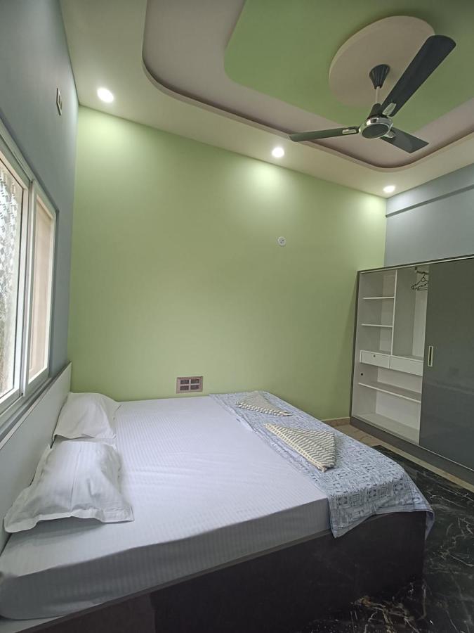 AYRA'S STAY by NANDANAVANA HAMPI - B&B Nimbhāi