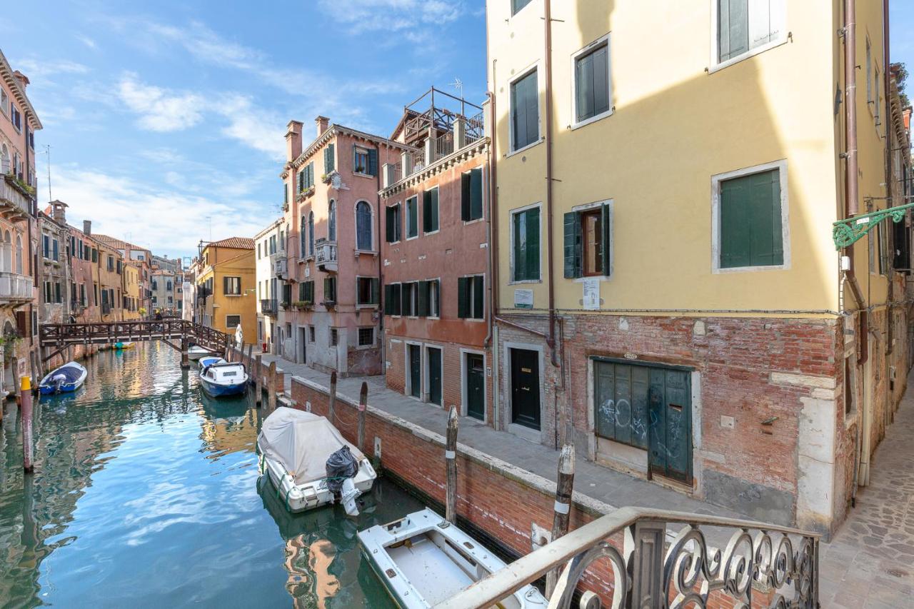 Ca' Cappello Venice Apartment 2 with Canal View - B&B Venezia