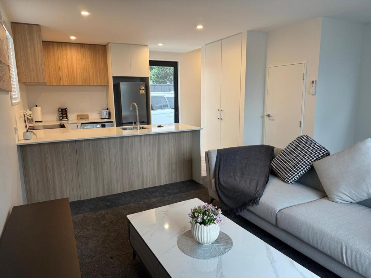 Stylish Standalone, 2 Bed, 2 Bath and parking - B&B Christchurch