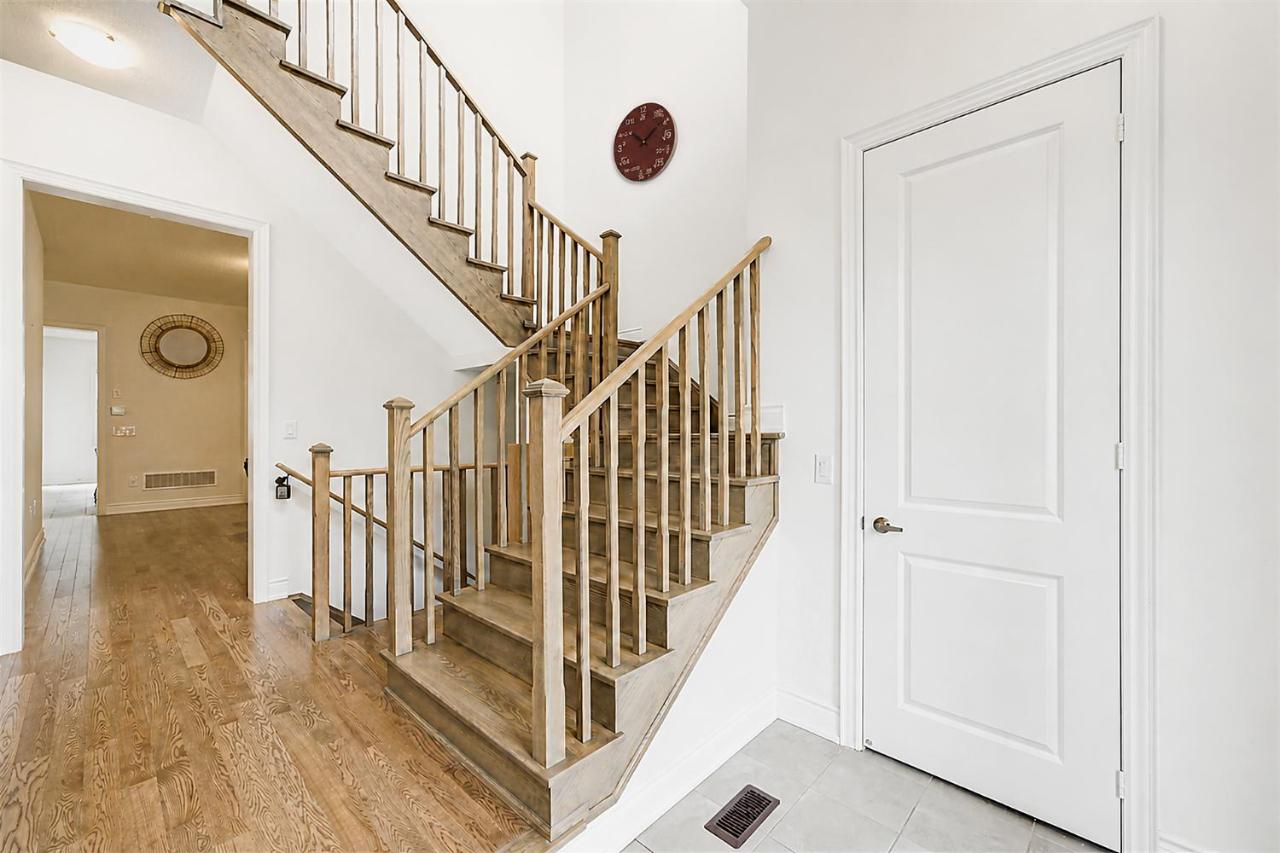 Modern Spacious Luxury detached-House new in RH - B&B Richmond Hill