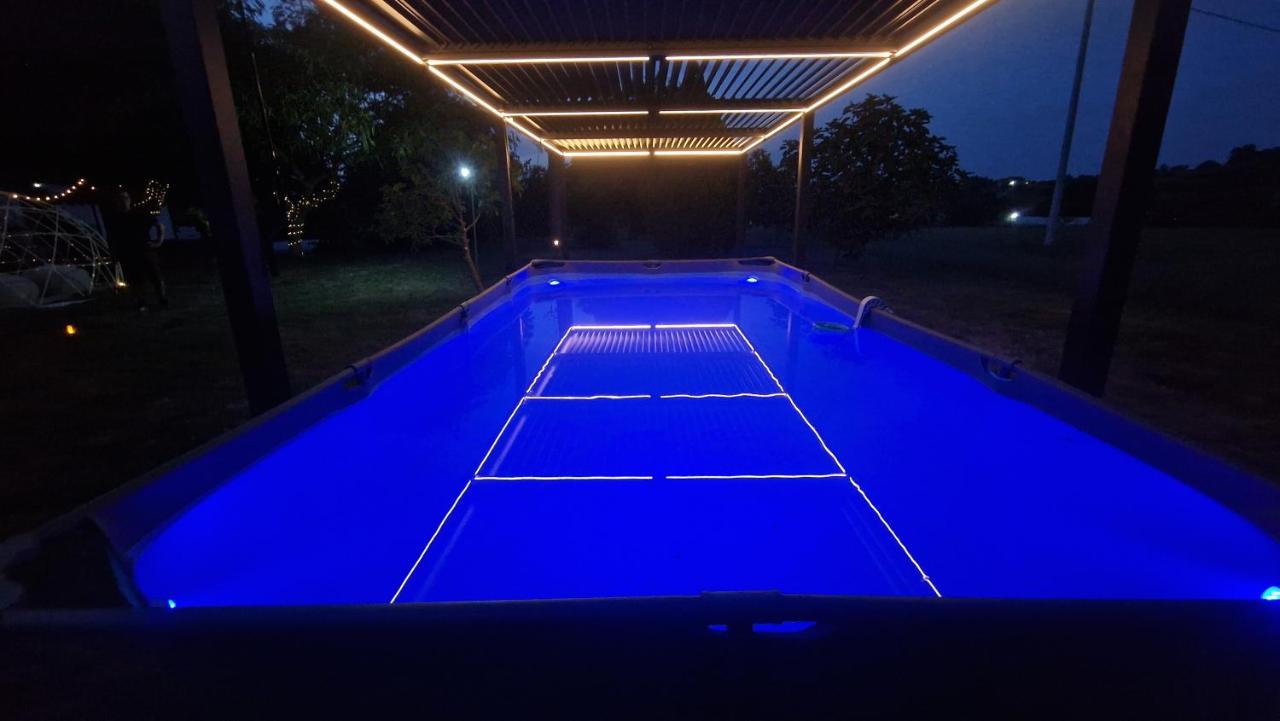 Country Chic Antico Casale - piscina idromassaggio lettini, solarium, cinema experience, wifi, parcheggio - B&B Caiazzo