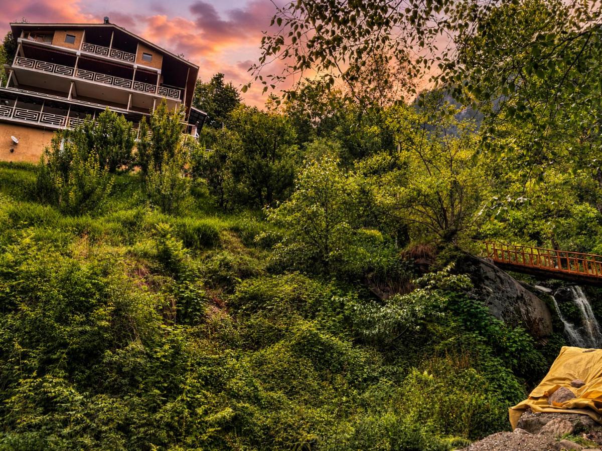 Mahima Cottage - Near Waterfall with wooden Bridge - B&B Manāli