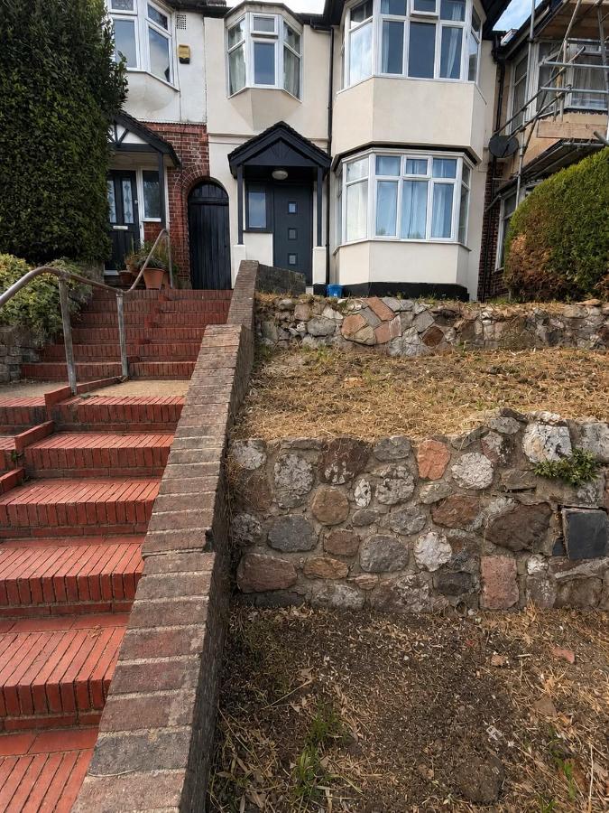 New 6 Bed- 4 Bath Home Near Luton Airport - B&B Luton
