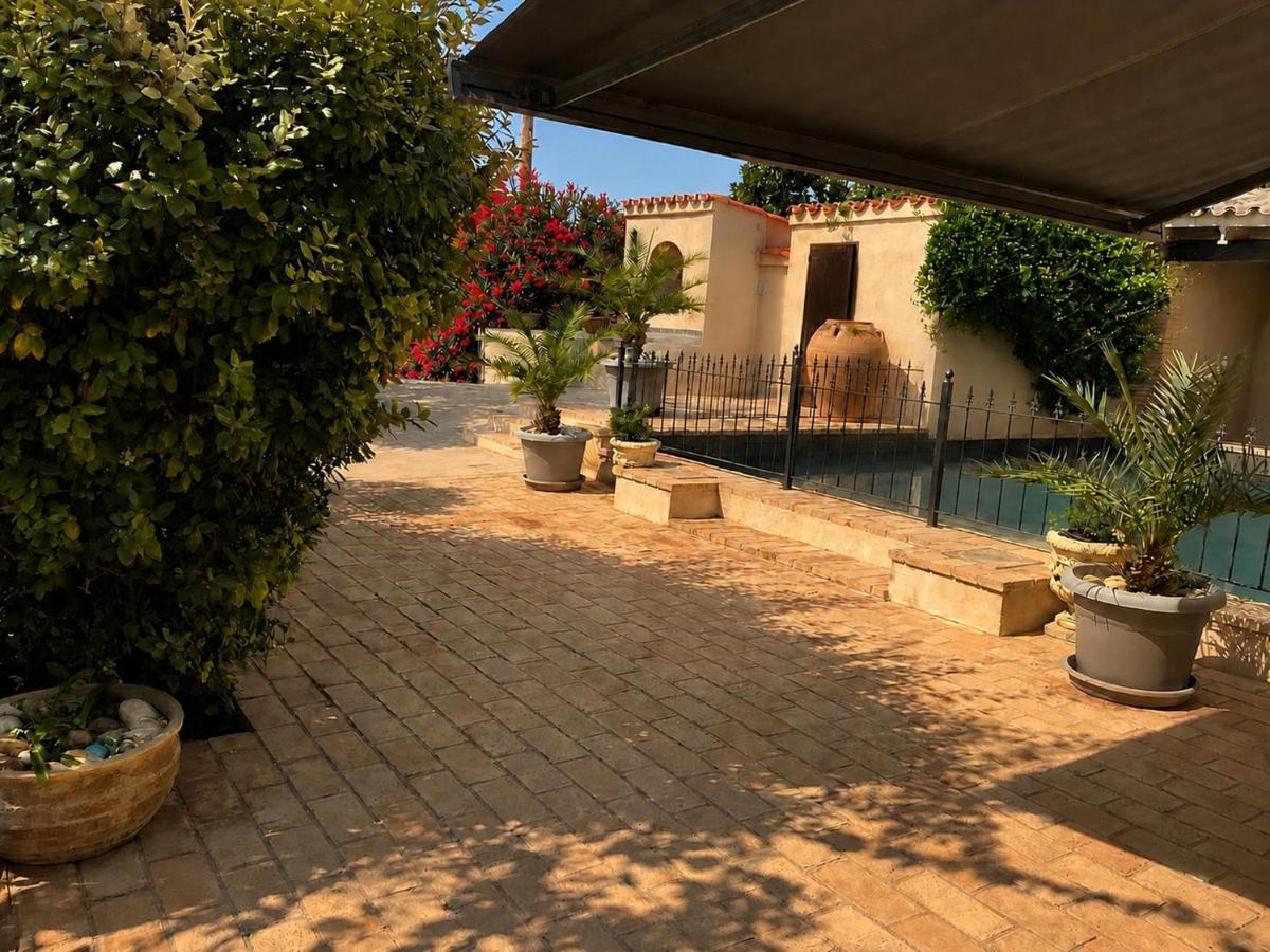 An Oasis of Mediterranean Tranquility with Mountain Views - Ferienwohnung Móra d'Ebre