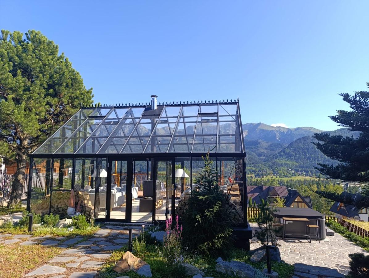 Apartment with Mountain View