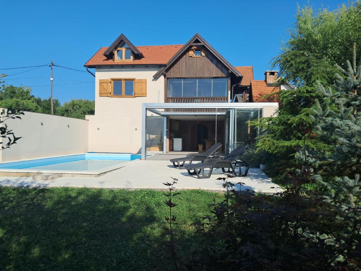 Peaceful Countryside Retreat with Pool & Jacuzzi by Destination GREEN Croatia - B&B Kloštar Ivanić