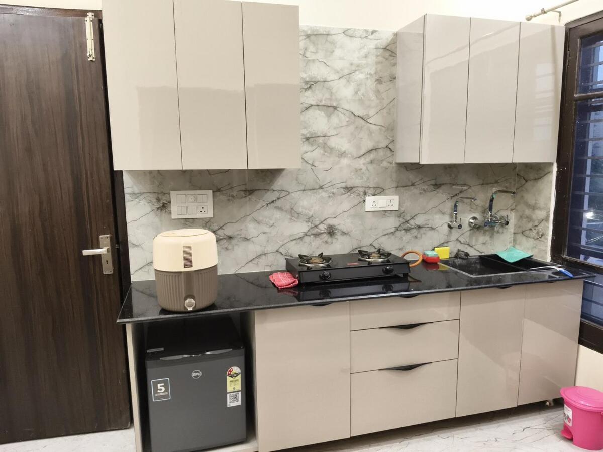 Agya Comfort Suites Luxurious 1 BHK near Airport - Ferienwohnung Jammu