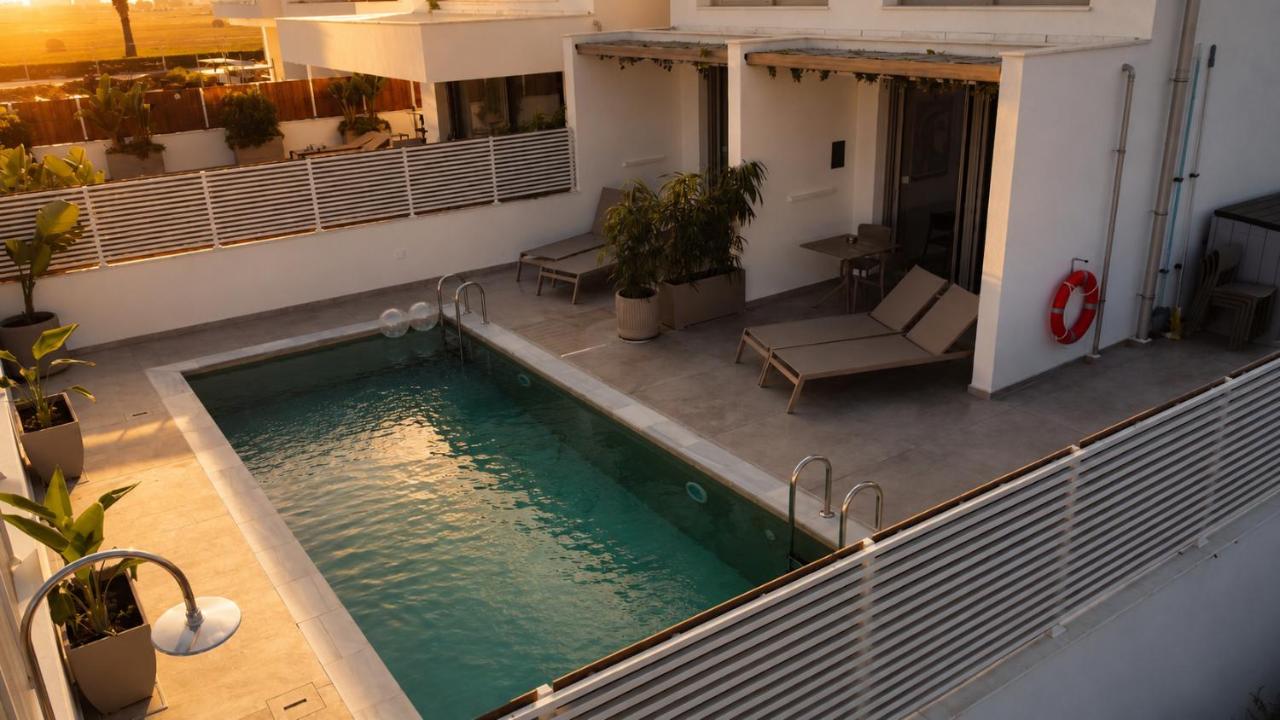 Divina Loft B Adults Only with Shared Pool - B&B Perivólia