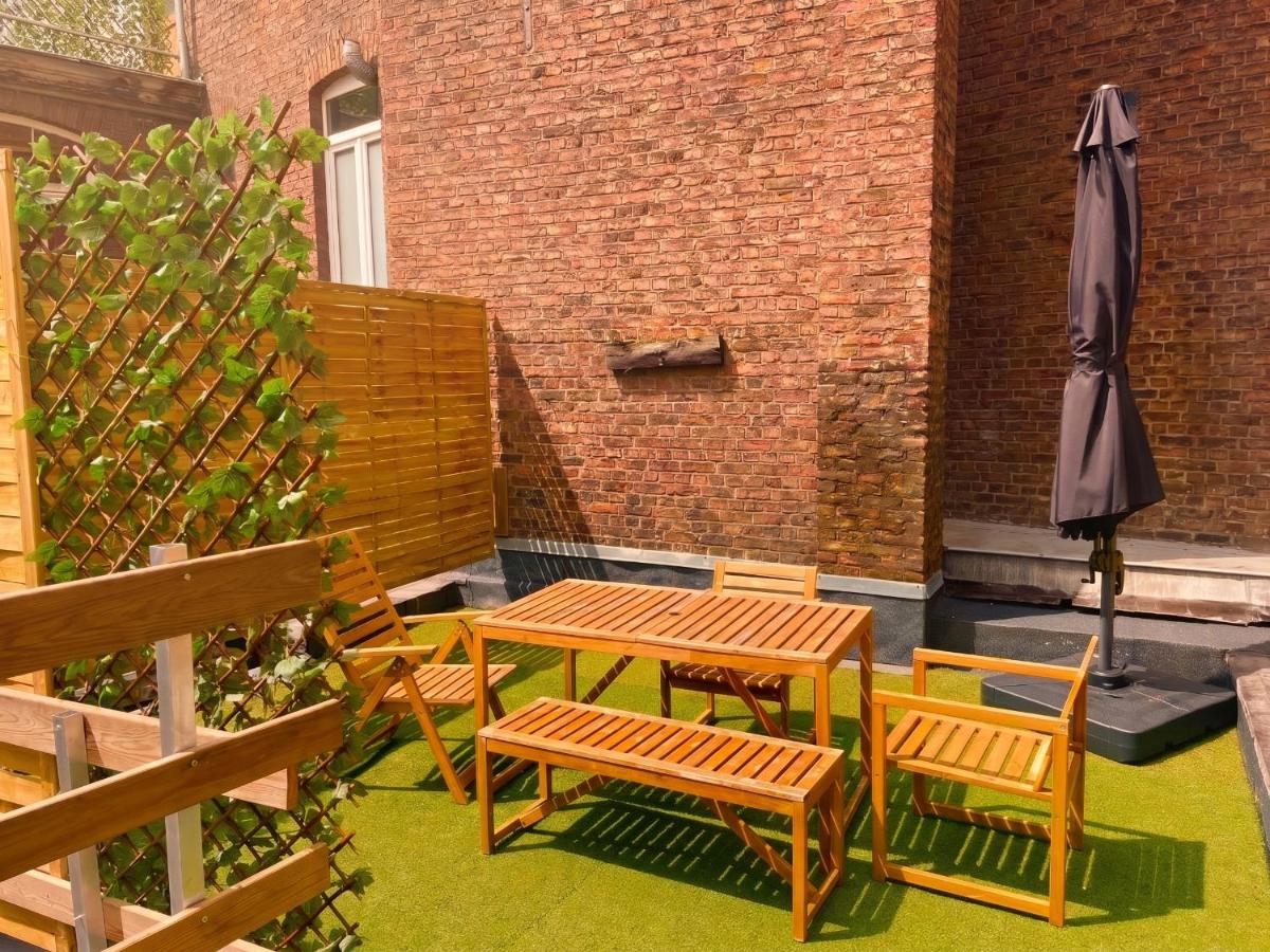 Residence Royal Sélys, City-Center - Bike Parking and Outdoor - Chambres d'hôtes Liège