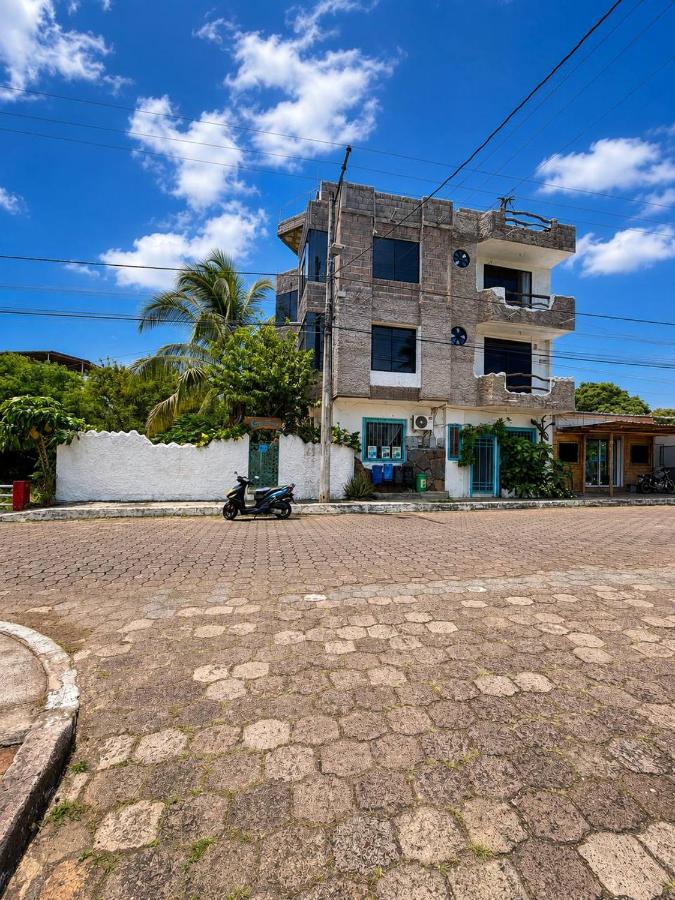 Ocean View Apartment with Private Balcony Near the Beach - Ferienwohnung Puerto Baquerizo Moreno