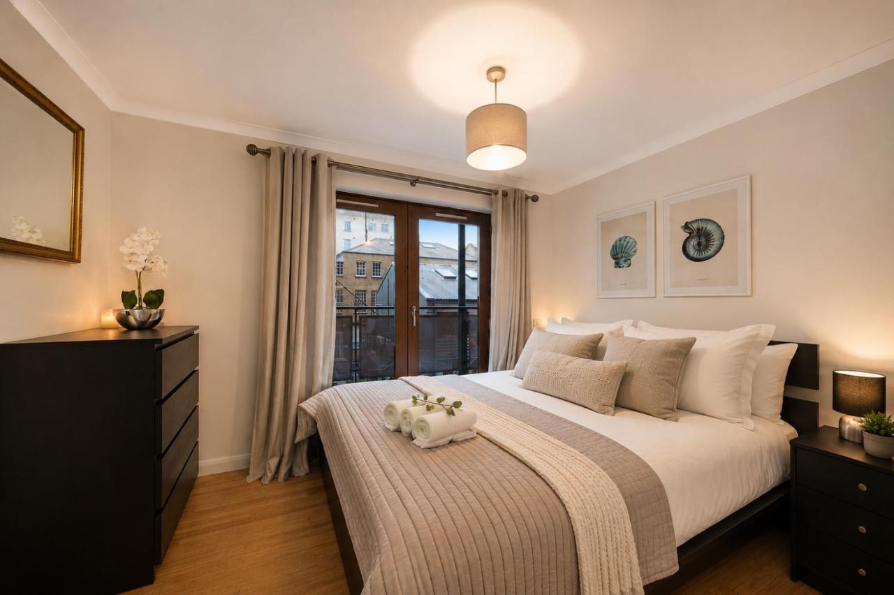 2 Bed Chic Apartment near Shoreditch & Liverpool St FREE WIFI & PARKING by City Stay Aparts London - Chambres d'hôtes Londres