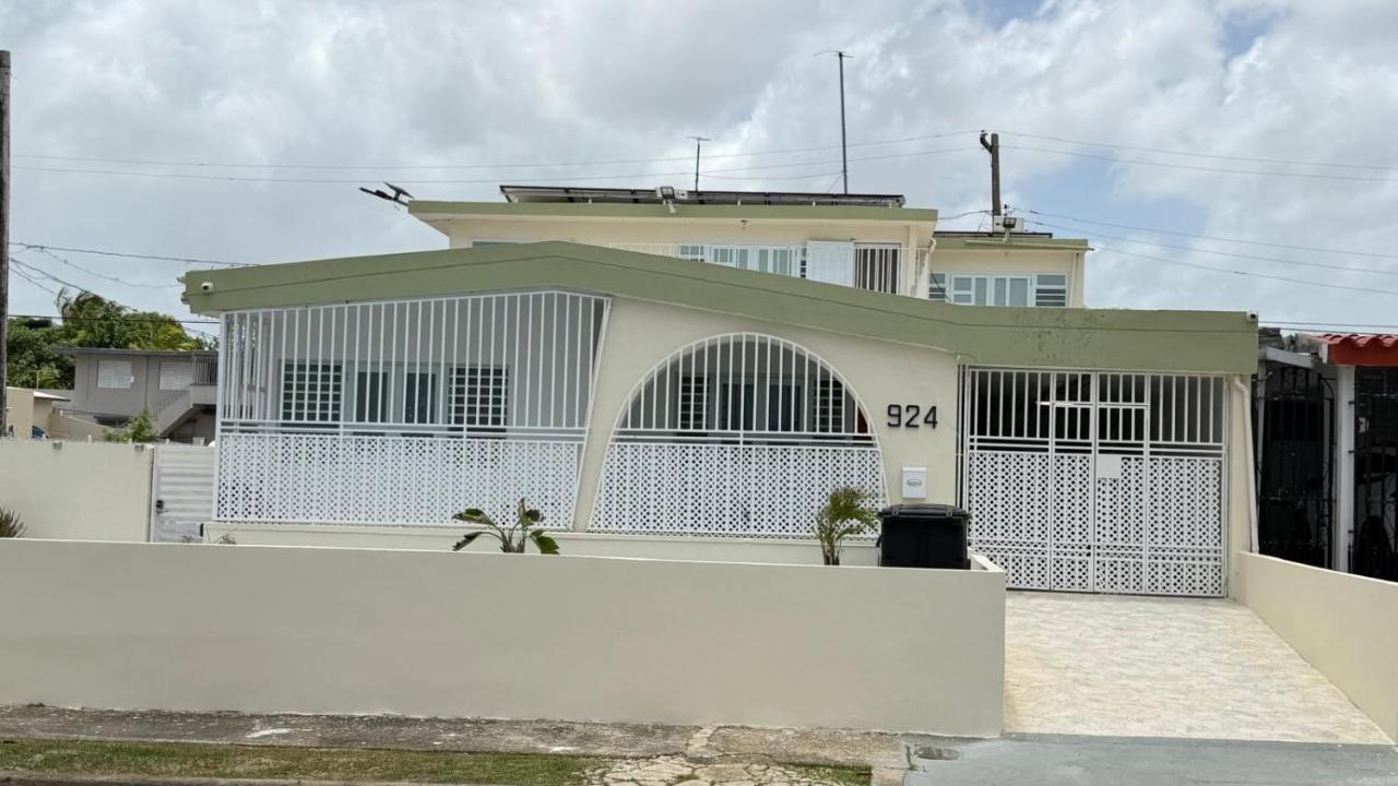 Casa Mi Luz - Family-Friendly 3BR Stay with Parking & Self Check-in - Bed and Breakfast San Juan