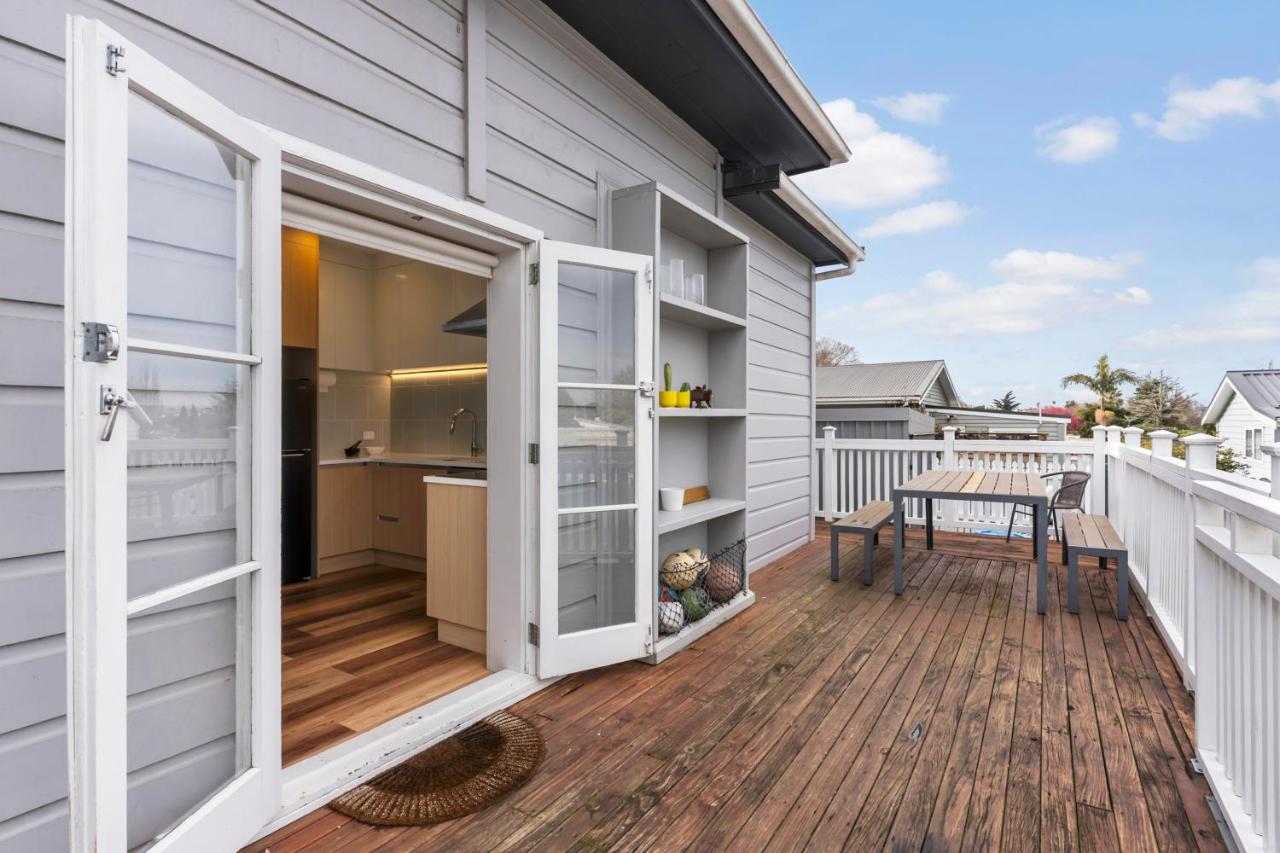 Poolside Pause - Auckland Holiday Home - B&B Auckland
